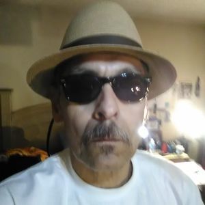 Meet your Posher, Carlos